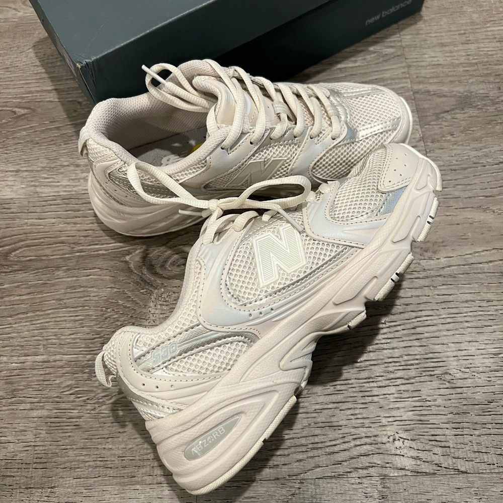 New Balance 530 Beige Sneakers